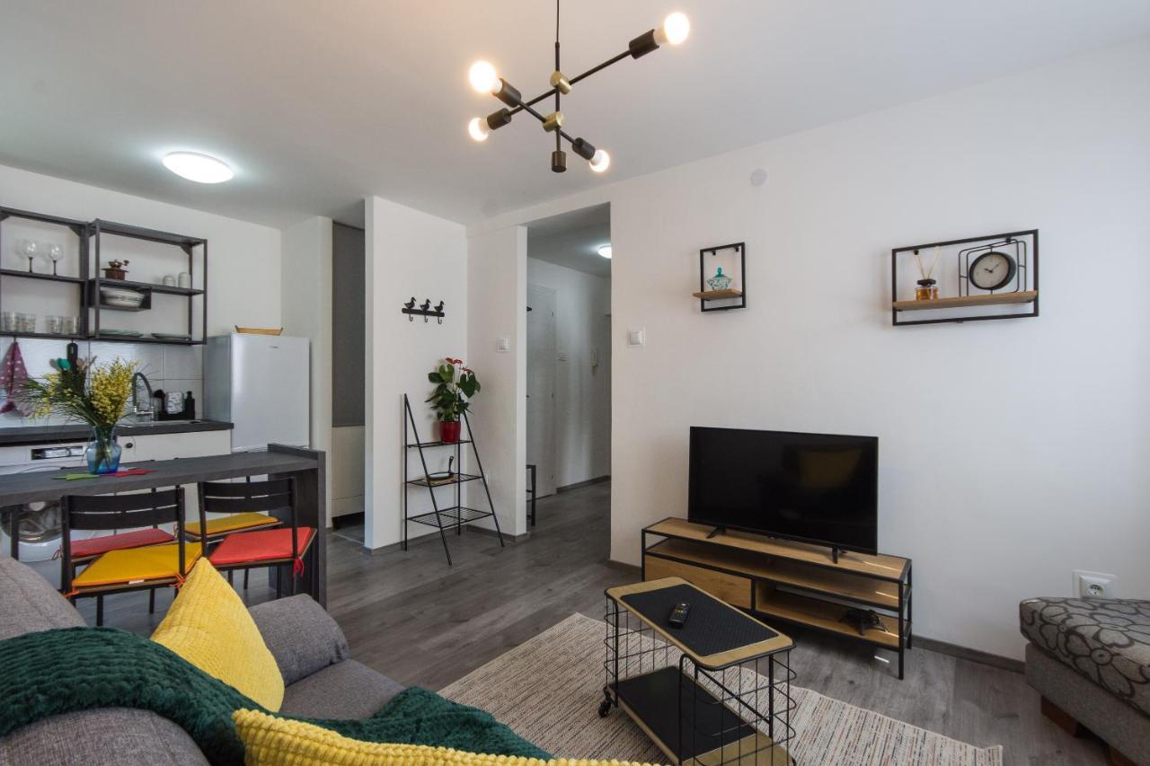 Apartment Retiro Пула Екстериор снимка
