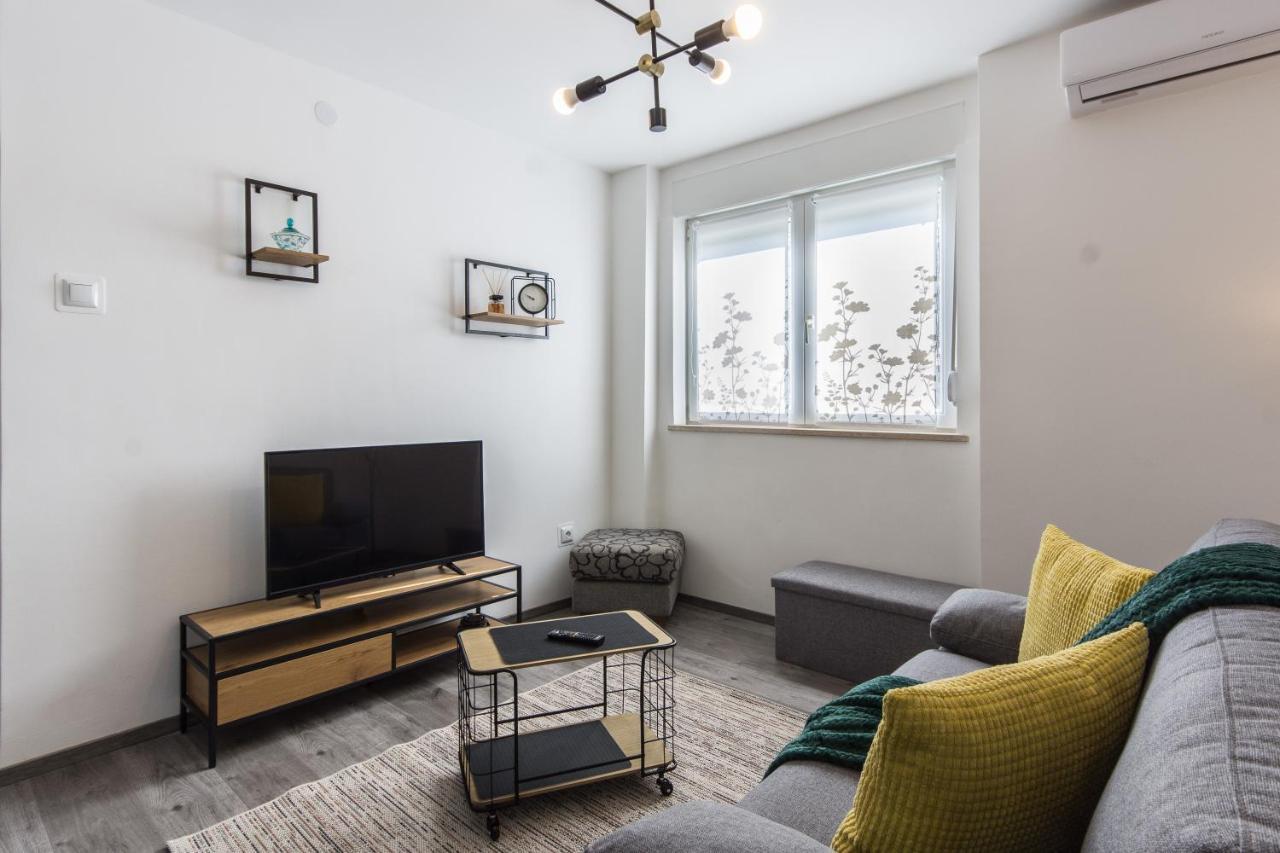Apartment Retiro Пула Екстериор снимка
